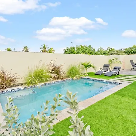 Villa Chuchubi Minutes From Mambo Beach